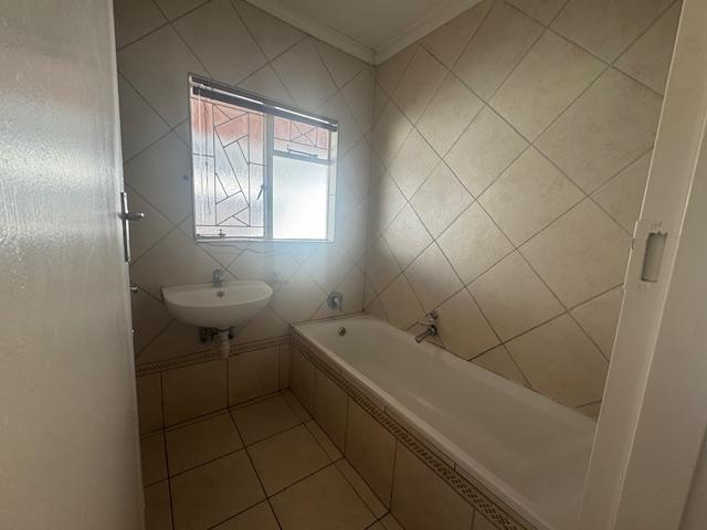 To Let 3 Bedroom Property for Rent in Bothasig Western Cape